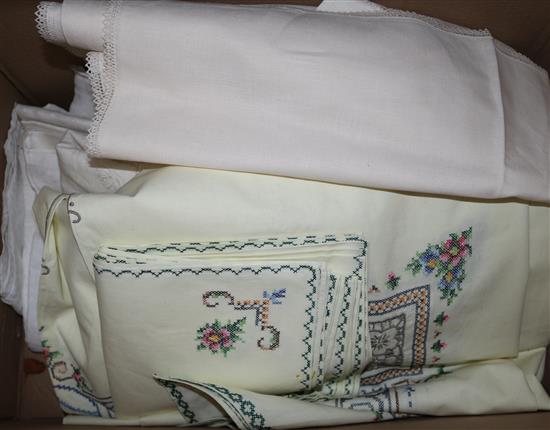 A filet table cloth fine embroidered with damask, etc